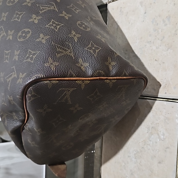 EUC Louis Vuitton Monogram Speedy 30 - Picture 14 of 17